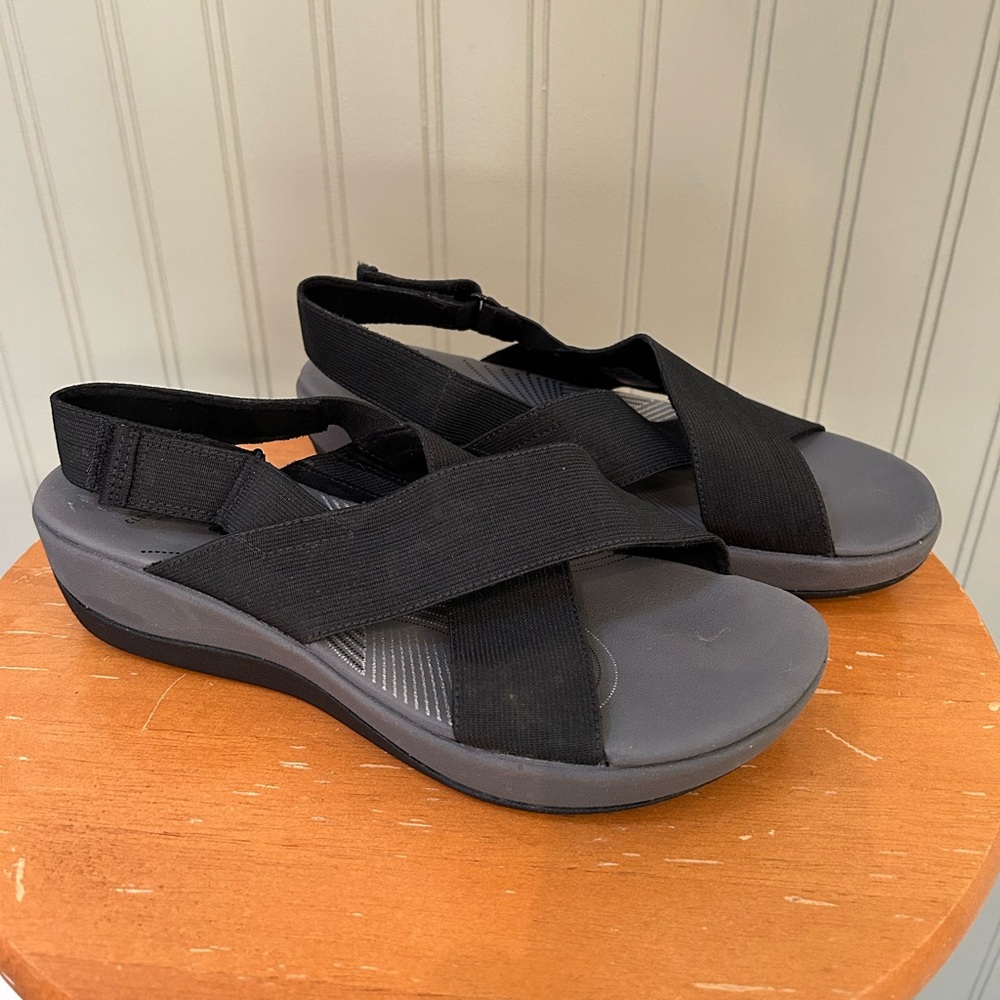 Clarks Black Cloud Stepper Stretchy Sandals